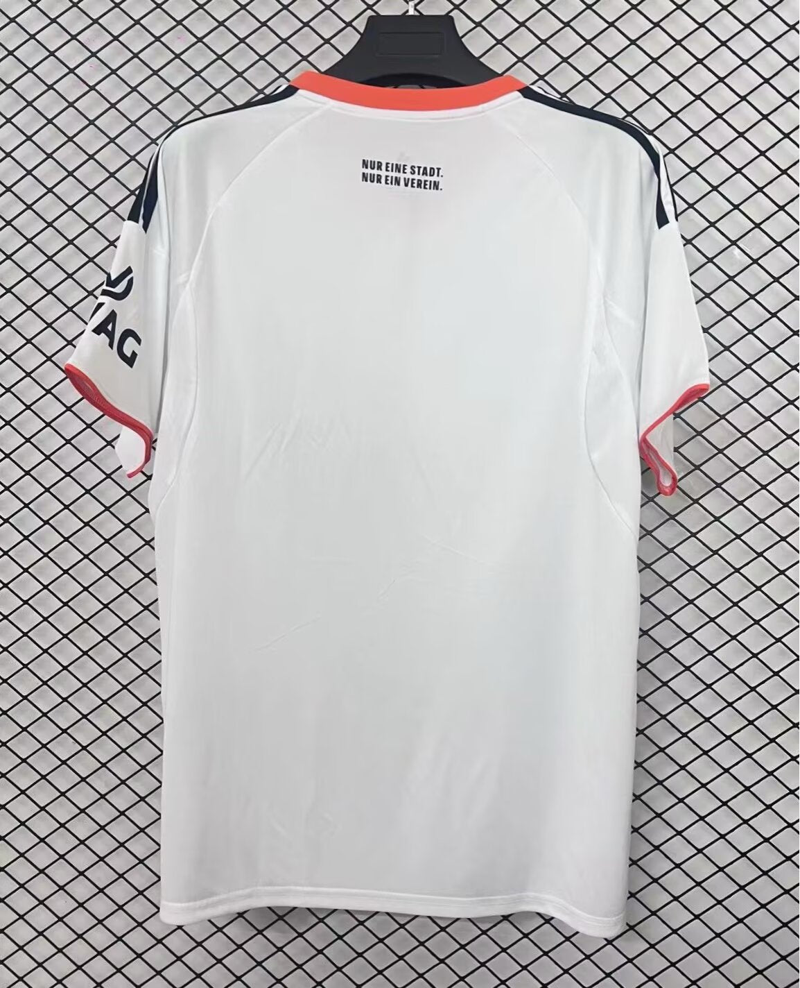 2526 Frankfurt Away
